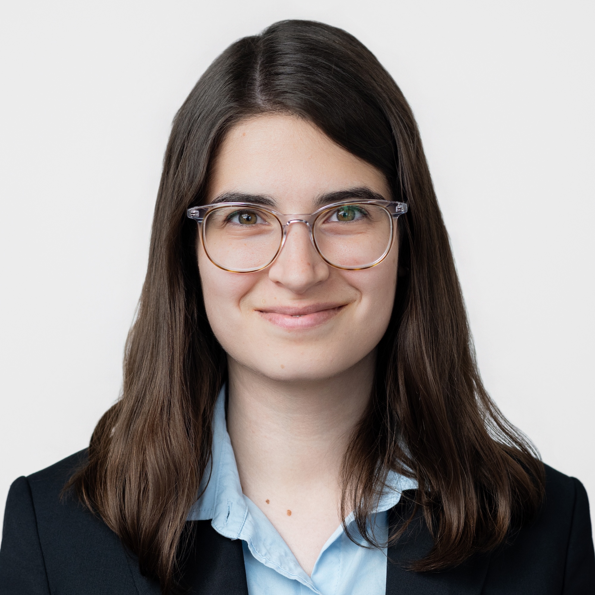 Angelina Leach Headshot